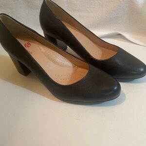 Marc Joseph Black Leather Round-Toe Block Heel Pumps